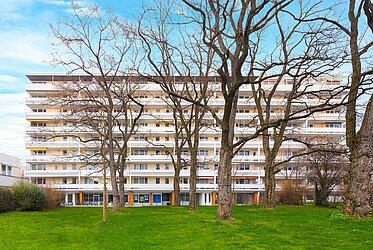Schwabing: piso de 3 habitaciones con balcón - vista a Wartburgplatz