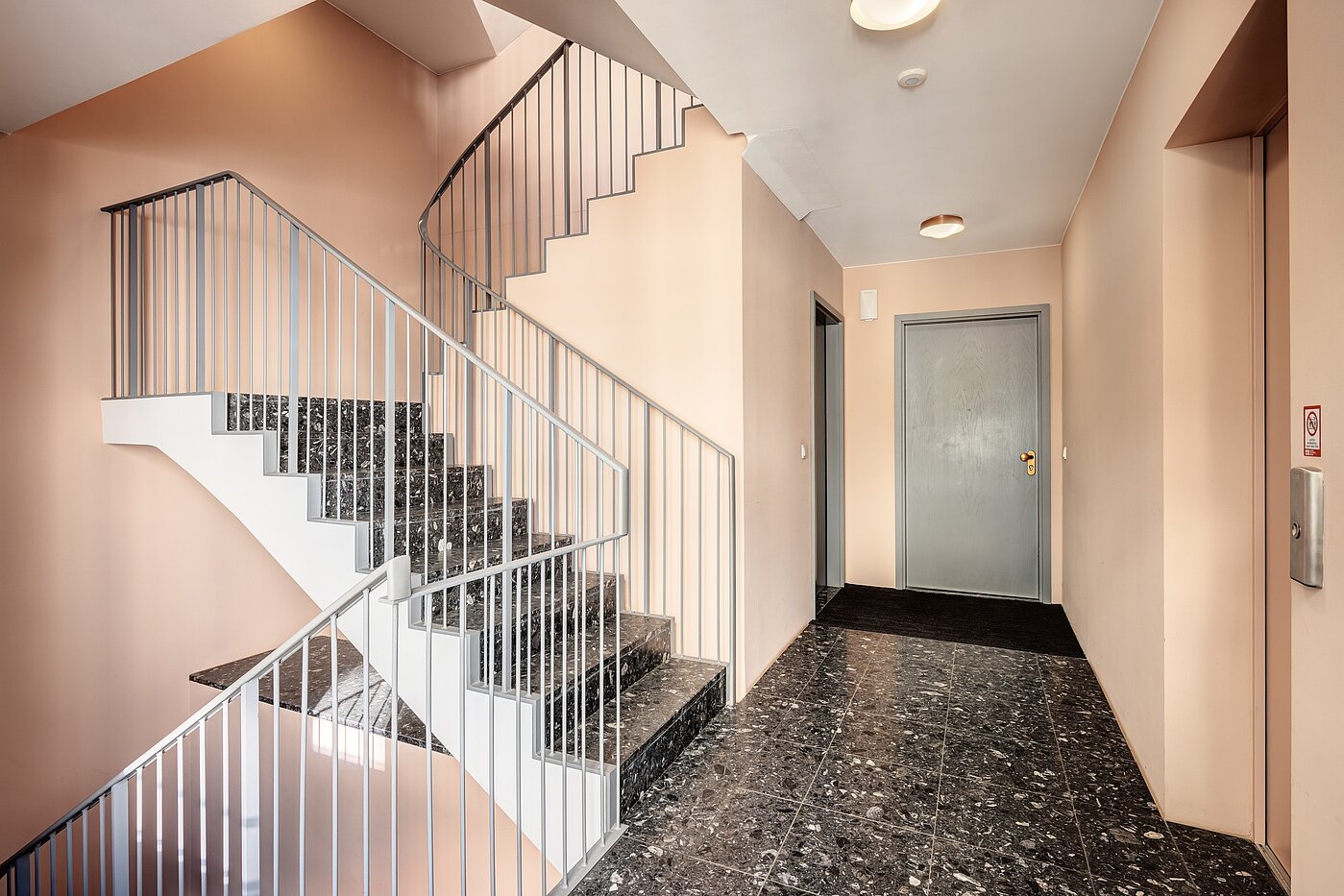 Apartamento de 2 habitaciones | München-Schwabing | 70195 | ...Treppenhaus