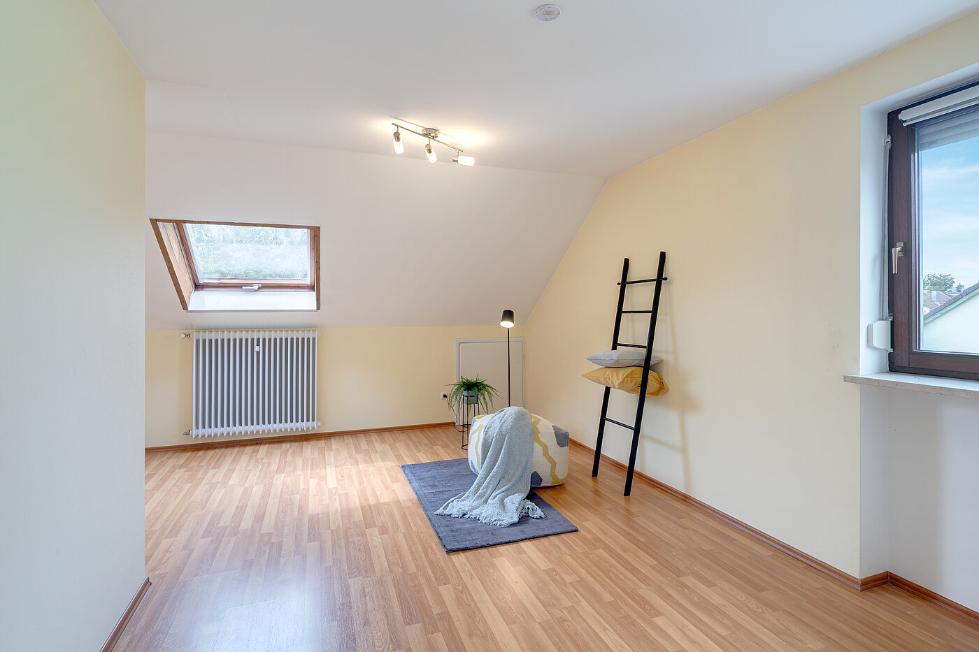 Adosado esquinero de 5.5 habitaciones | München-Trudering | 702531 | Großes Dachstudio