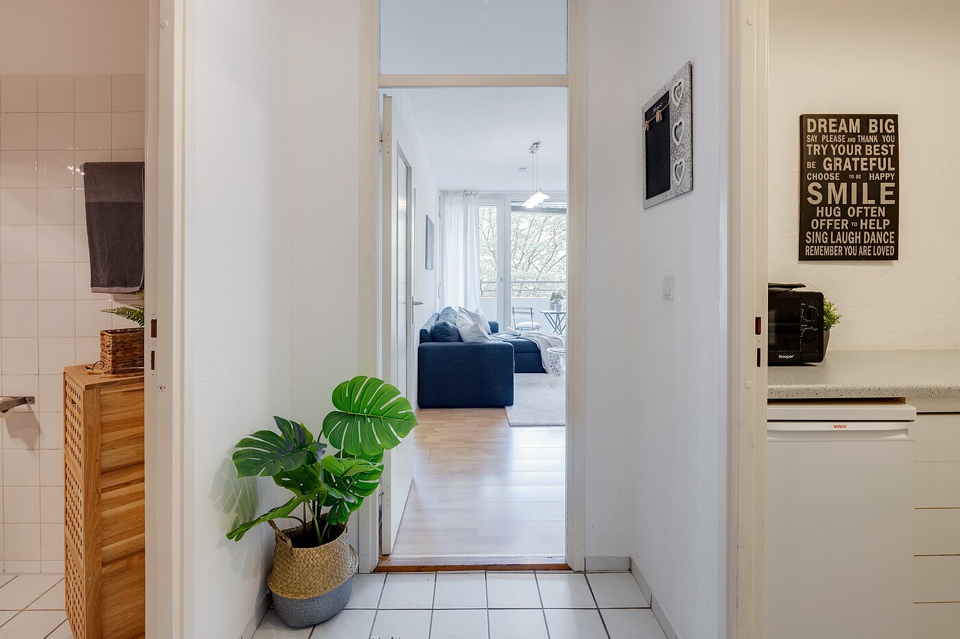 Apartamento de 2 habitaciones | München-Sendling-Westpark | 2204ML2 | Flur mit Blickrichtung Bad, Wohnzimmer und Küche