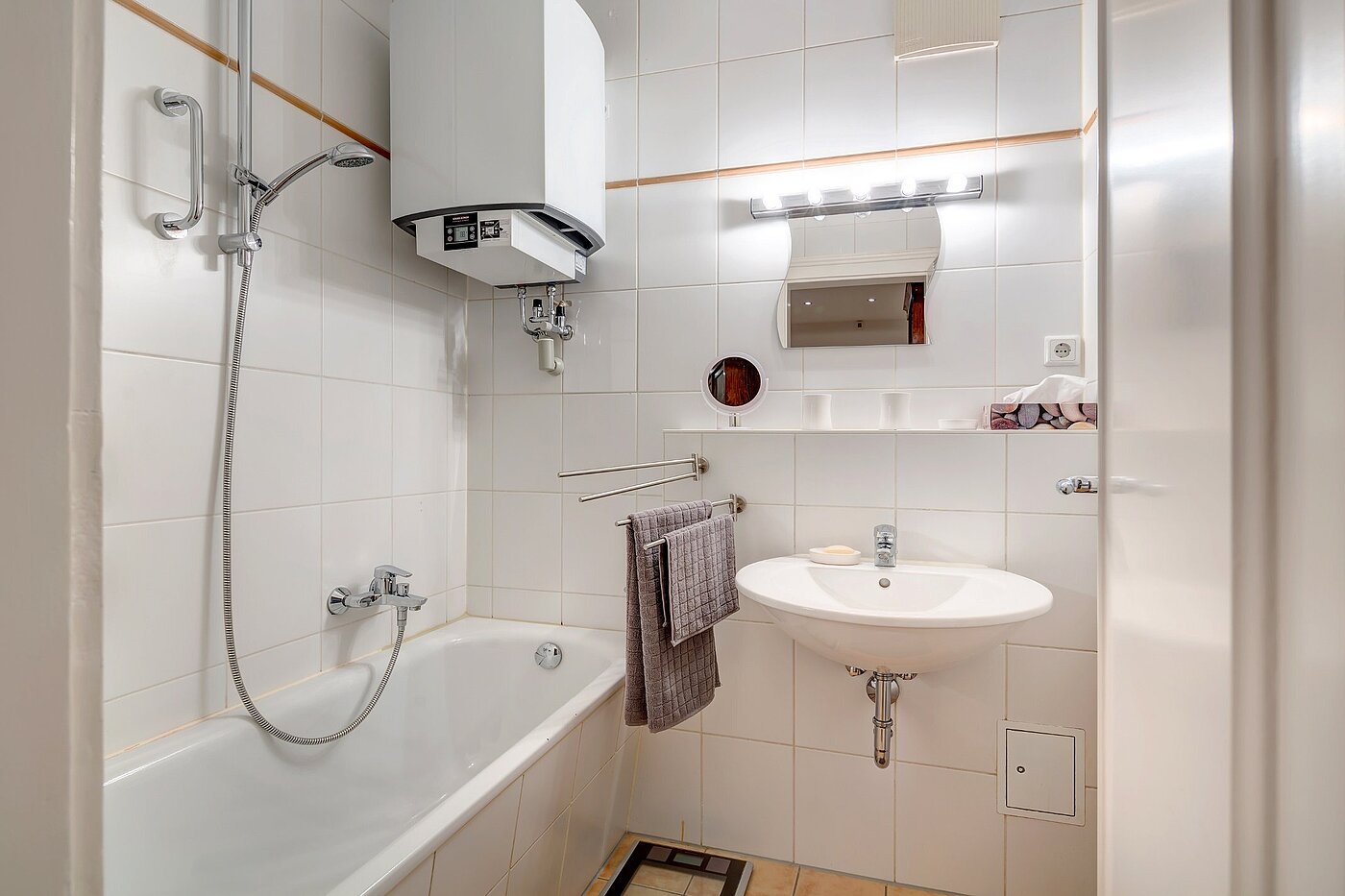 Apartamento de 2.5 habitaciones | München-Au | 2110ML9 | Bad mit Badewanne und...