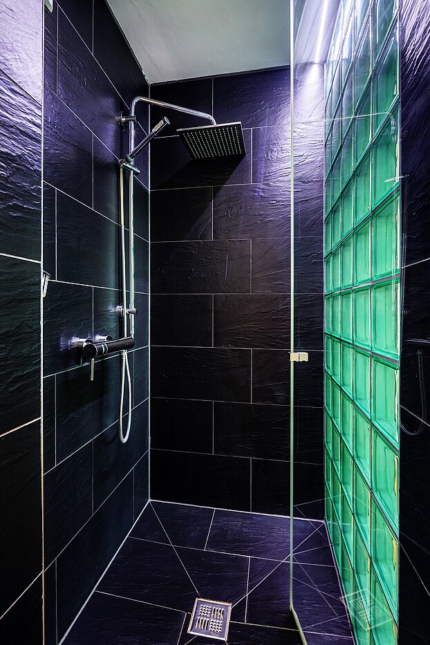 Apartamento de 2 habitaciones | München-Au | 70108 | Dusche mit Schieferplatten