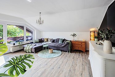 Karlsfeld: Encantador apartamento de 3 habitaciones en el ático, en una ubicación céntrica