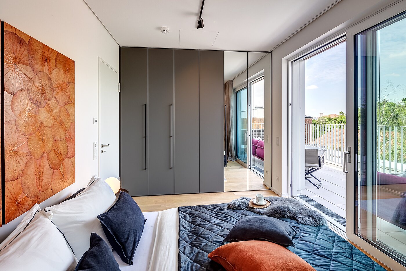 Apartamento de 2 habitaciones | 70134 | Gediegene Einbaumöbel