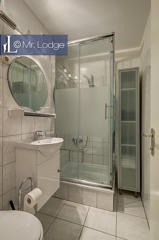 Apartamento de 1 habitación | München-Sendling-Westpark | 1706ML8 | Hell gefliestes Bad