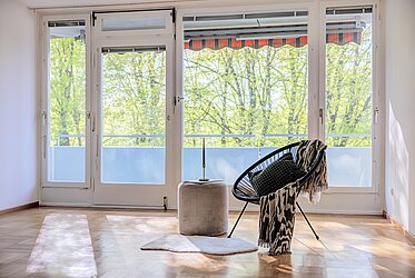 Bogenhausen: Piso de 3,5 habitaciones adaptado a las necesidades de las personas mayores, en un entorno verde y céntrico (disponible)