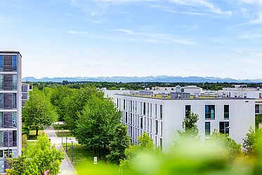 Riem: Vistas preciosas — Fantástico piso de 3 habitaciones con terraza en la azotea — Disponible