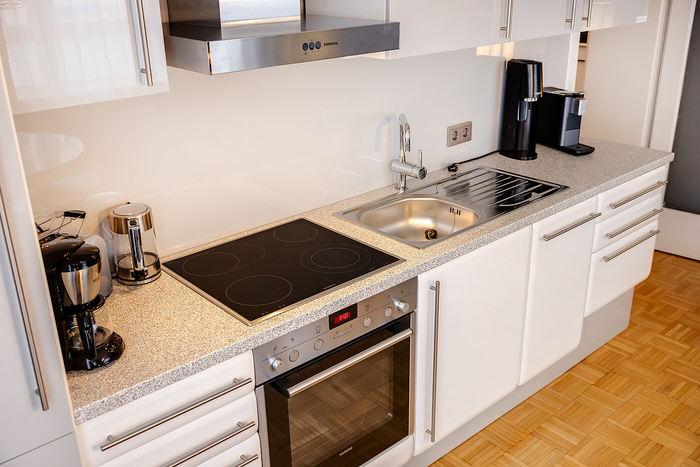 Piso en planta baja de 2 habitaciones | 70219 | ...mit Backofen und Cerankochfeld