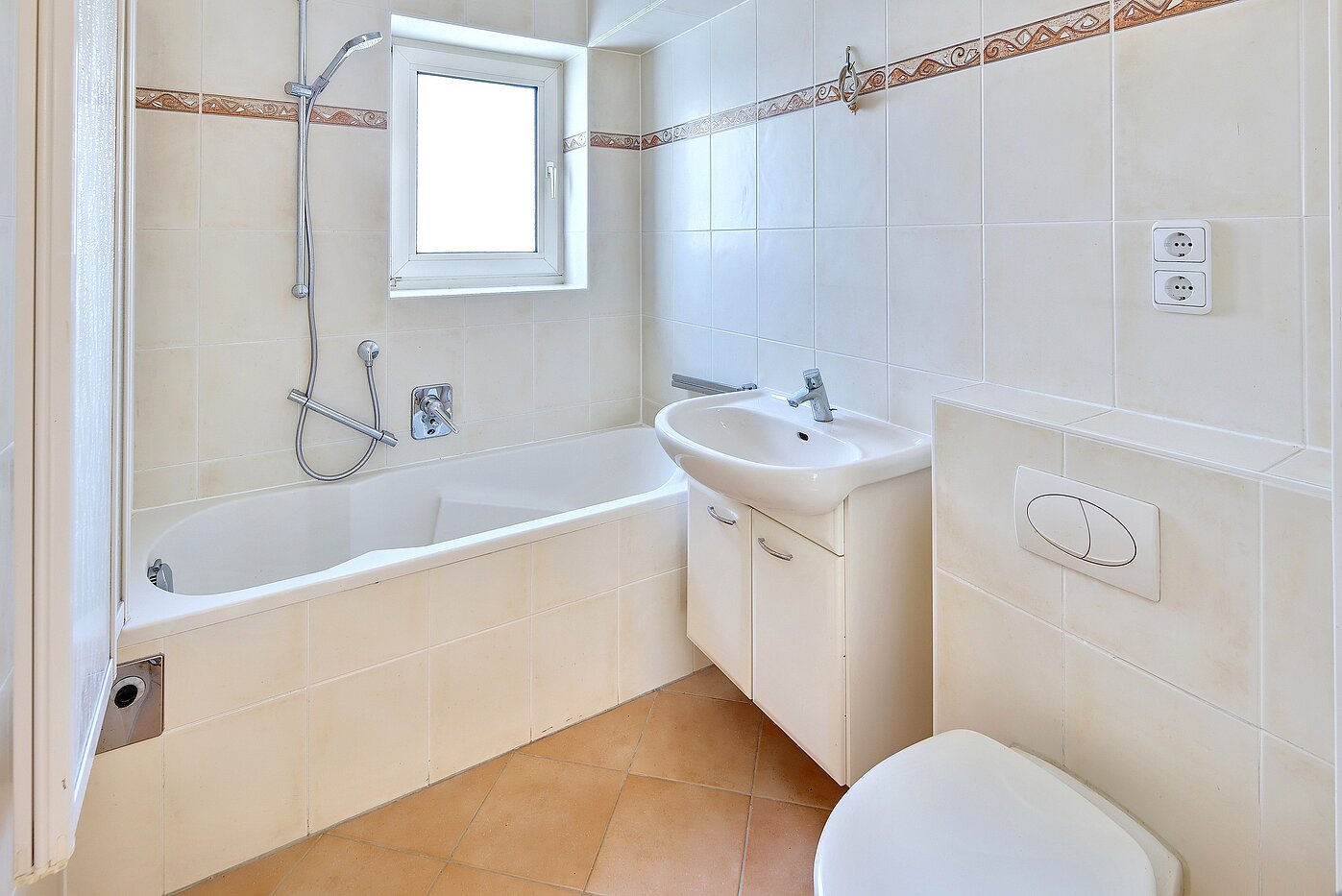 Apartamento de 3 habitaciones | München-Bogenhausen | 70310 | Bad mit Fenster und...