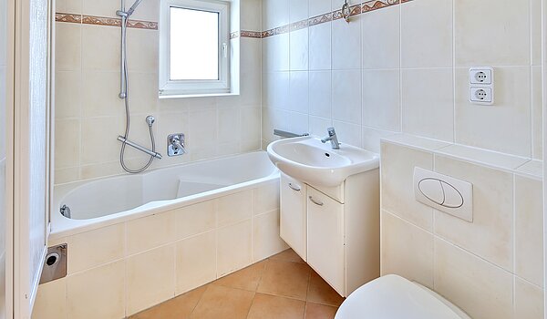 Apartamento de 3 habitaciones | München-Bogenhausen | 70310 | Bad mit Fenster und...