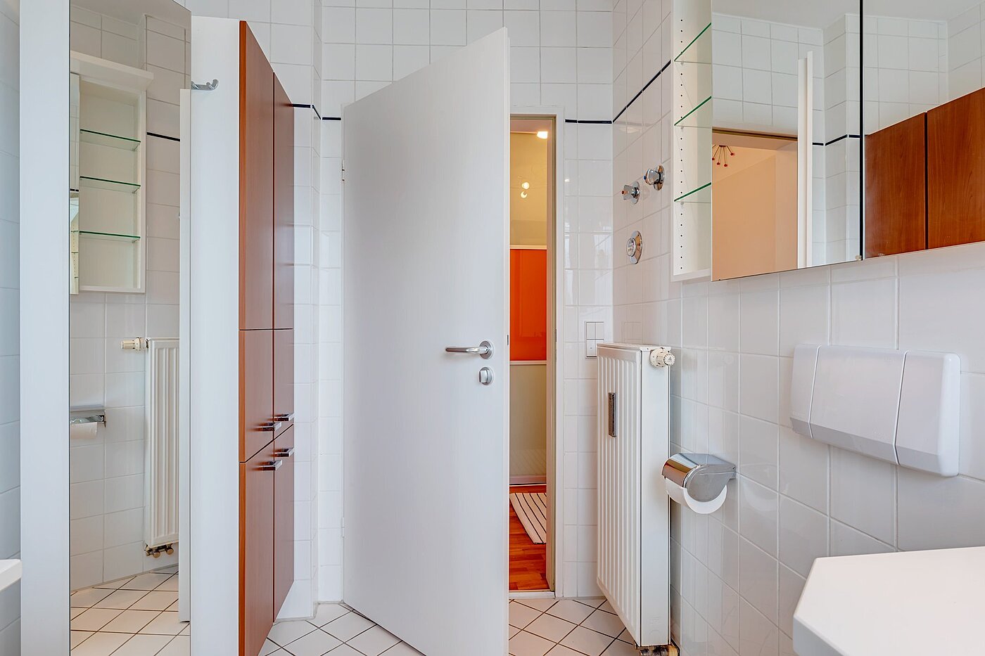 Piso ático de 2 habitaciones | München-Sendling | 1911ML4 | Spiegelschrank im Bad