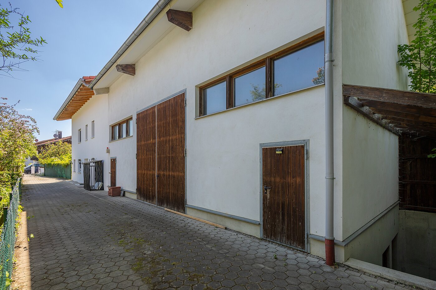 Propiedad especial de 8 habitaciones | 70406 | Eingang Halle und Keller-Halle