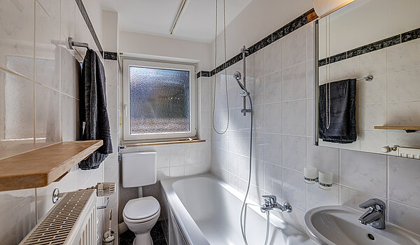 Apartamento de 1 habitación | München-Schwabing | 70449 | ...Wannenbad mit Fenster
