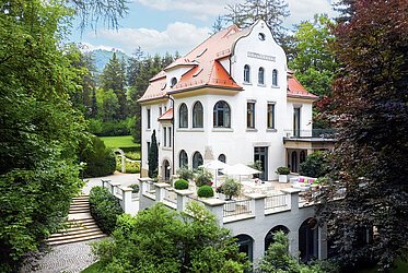 Reutlingen: Villa de estilo guillermino con dos ventanas de obra aprobadas