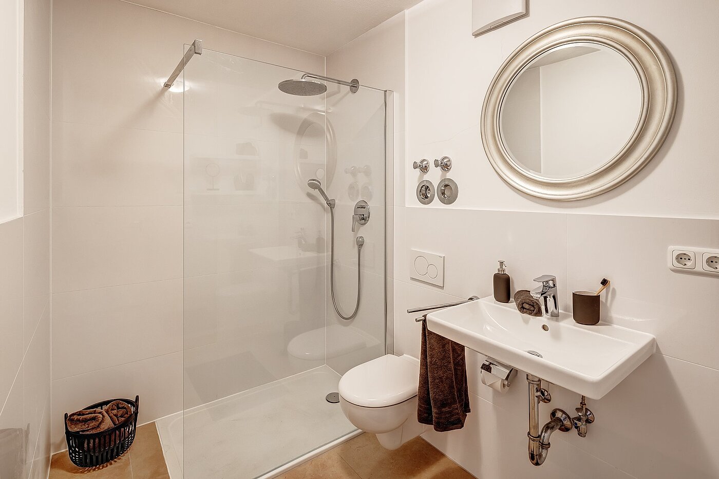 Apartamento de 2 habitaciones | München-Schwabing | 2109ML3 | ...begehbarer Dusche und...
