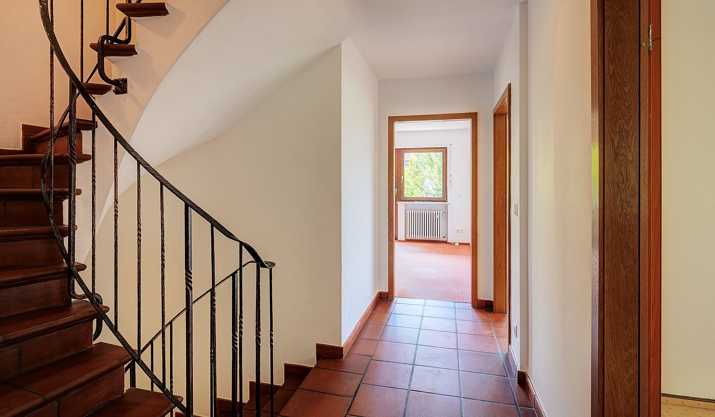 Adosado esquinero de 5 habitaciones | Penzberg | 701121 | Treppenaufgang zum DG