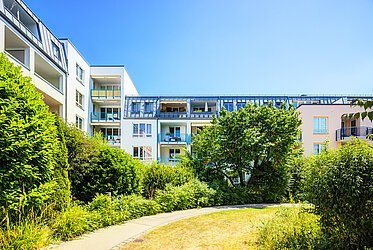 Oberföhring: Amplio piso de 3 habitaciones con logia orientada al suroeste - libre -