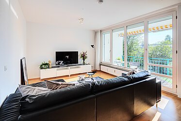 Oberföhring: Gran piso de 3 habitaciones con logia orientada al suroeste - libre