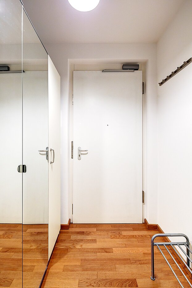 Apartamento de 2.5 habitaciones | 70020 | Flur Blickrichtung Eingang