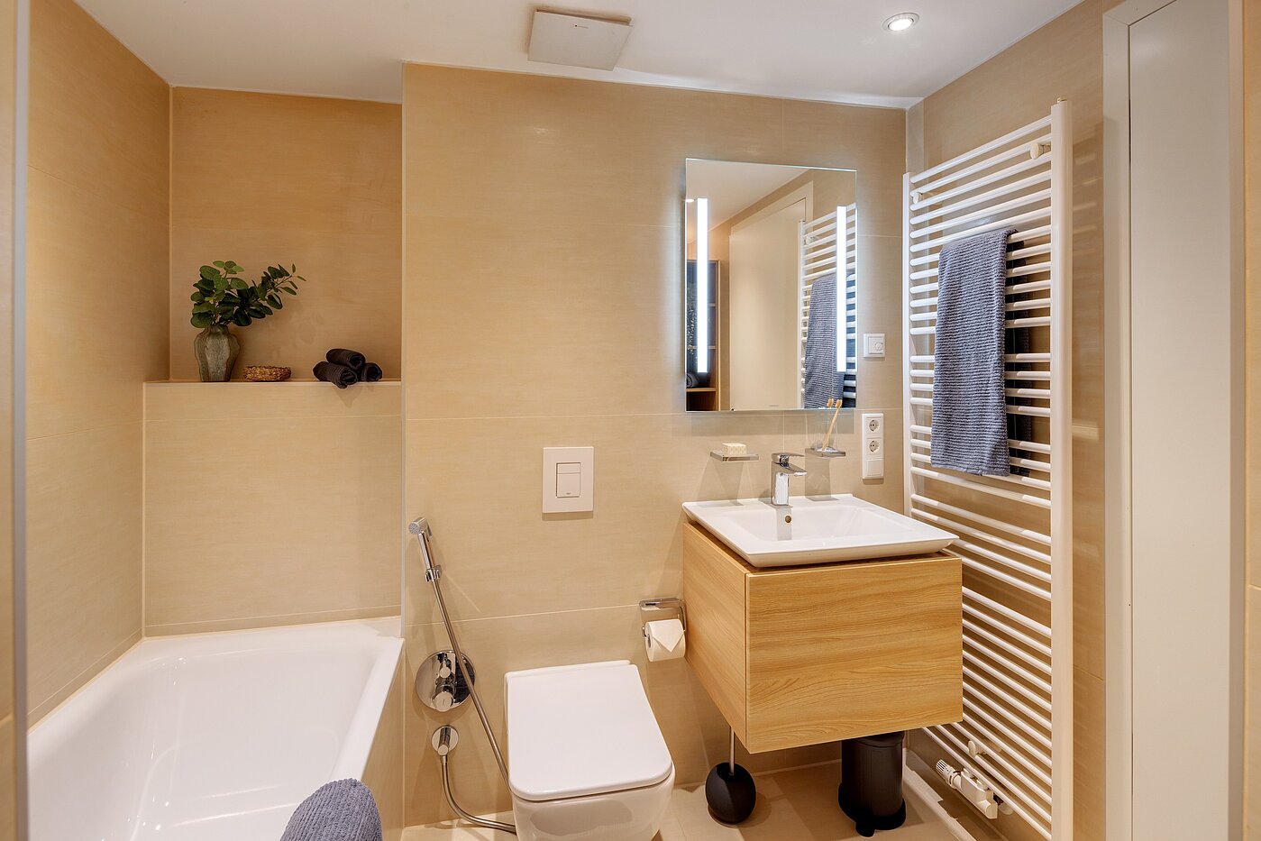 Apartamento de 4 habitaciones | München-Bogenhausen | 70380 | Bad mit Badewanne...