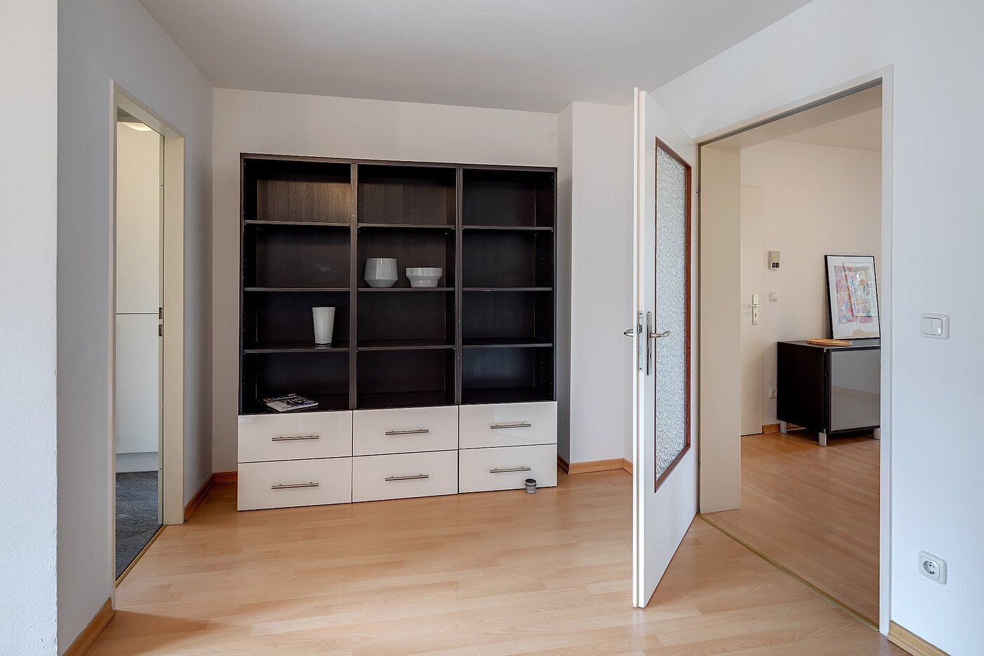 Apartamento de 3 habitaciones | München-Ludwigsvorstadt | 1806ML1 | Regalwand