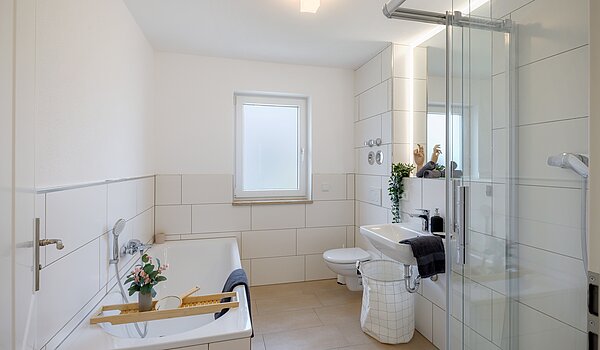 Propiedad especial de 8 habitaciones | 70406 | Bad 1 Obergeschoss
