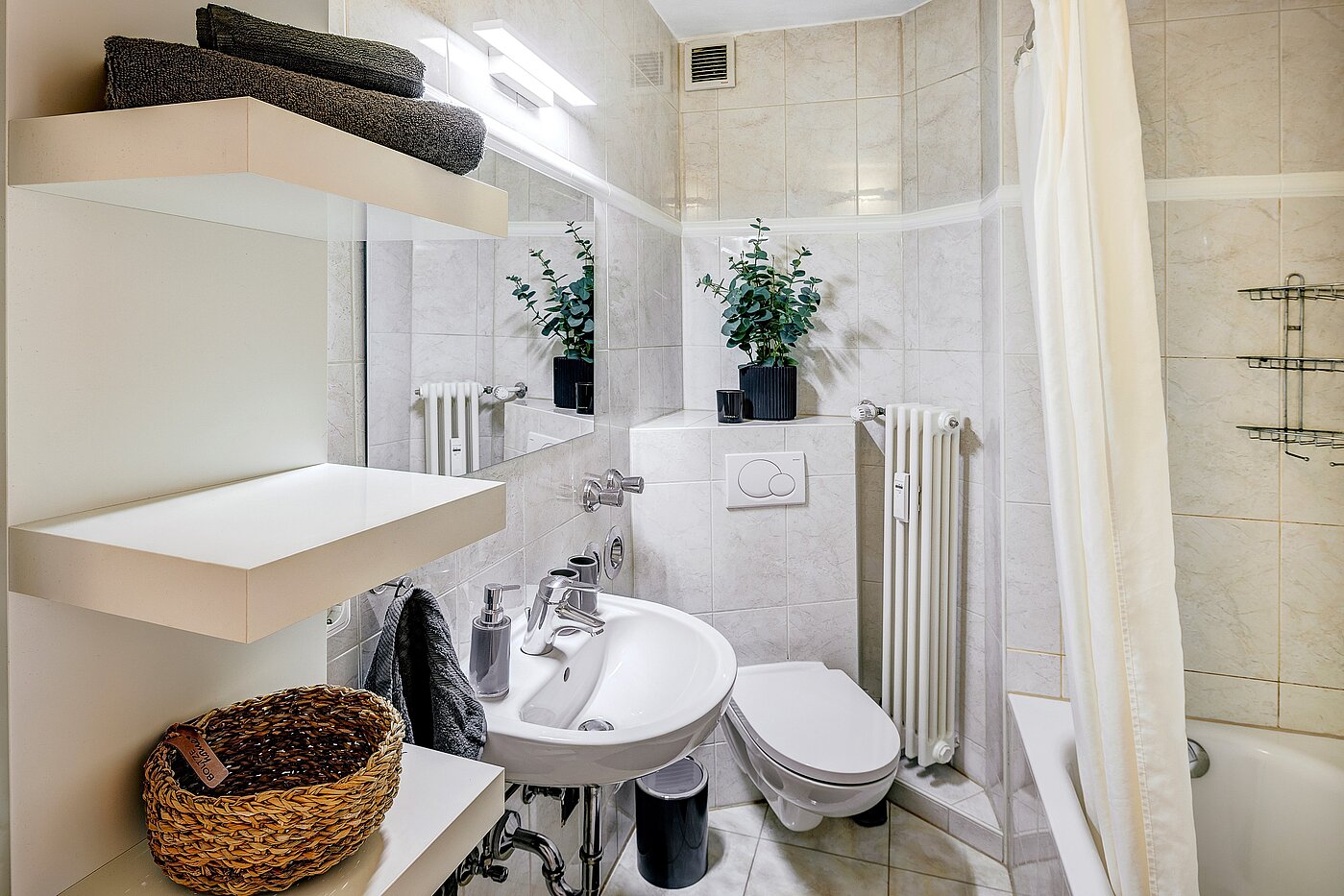 Apartamento de 3 habitaciones | München-Maxvorstadt | 2203ML31 | Badezimmer mit Wanne