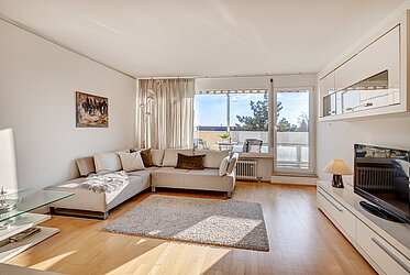 Unterschleißheim: Piso de 3 habitaciones bien cortado con balcón