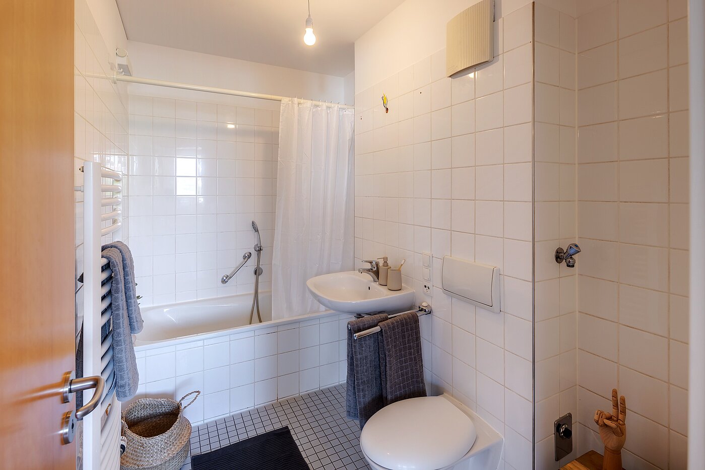 Apartamento de 2 habitaciones | München-Schwanthalerhöhe | 2206ML11 | Das Wannenbad mit Anschluss f.d. Waschmaschine ...