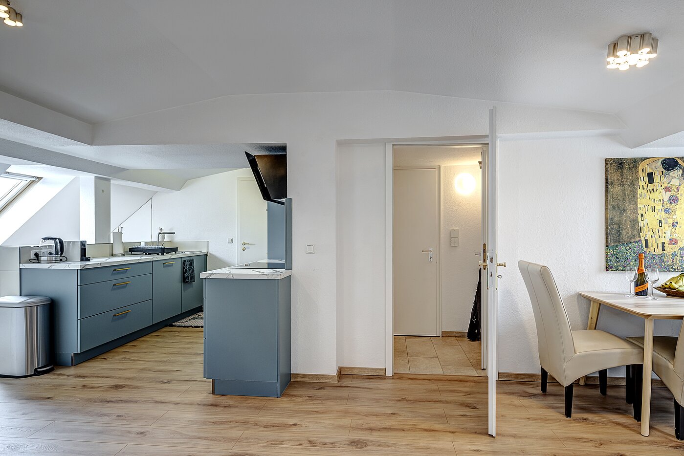 Piso ático de 4.5 habitaciones | München-Ludwigsvorstadt | 70461 | Wohnen / Essen