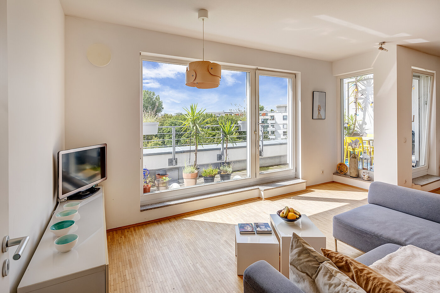 Apartamento de 2 habitaciones | München-Schwabing | 70153 | ...mit großer Fensterfront
