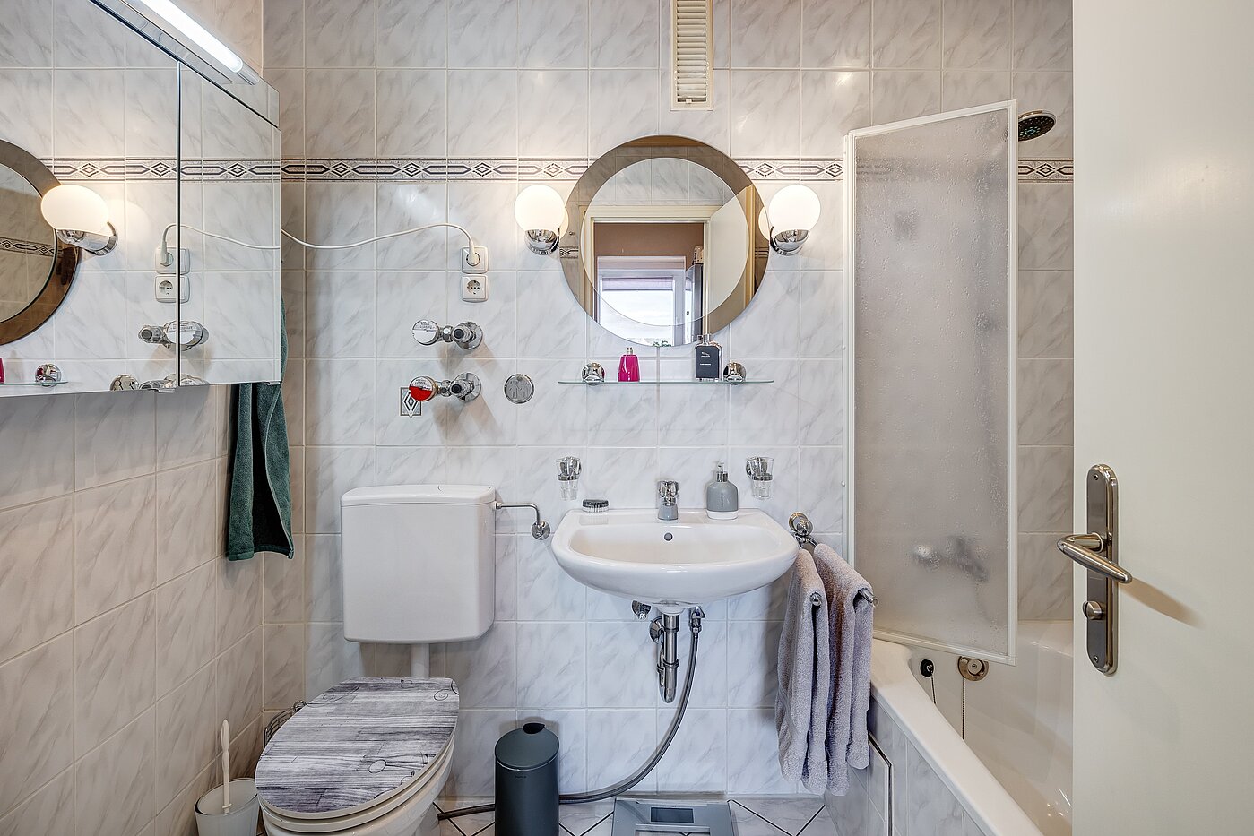 Apartamento de 3 habitaciones | München-Feldmoching | 2201ML2 | Marmoriert gefliestes Wannenbad...
