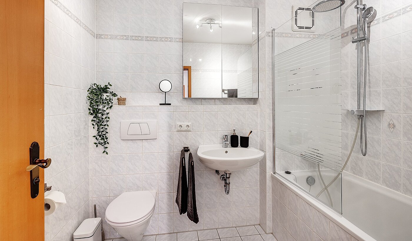 Apartamento de 3 habitaciones | München-Hasenbergl | 2105ML10 | Bad mit Wanne