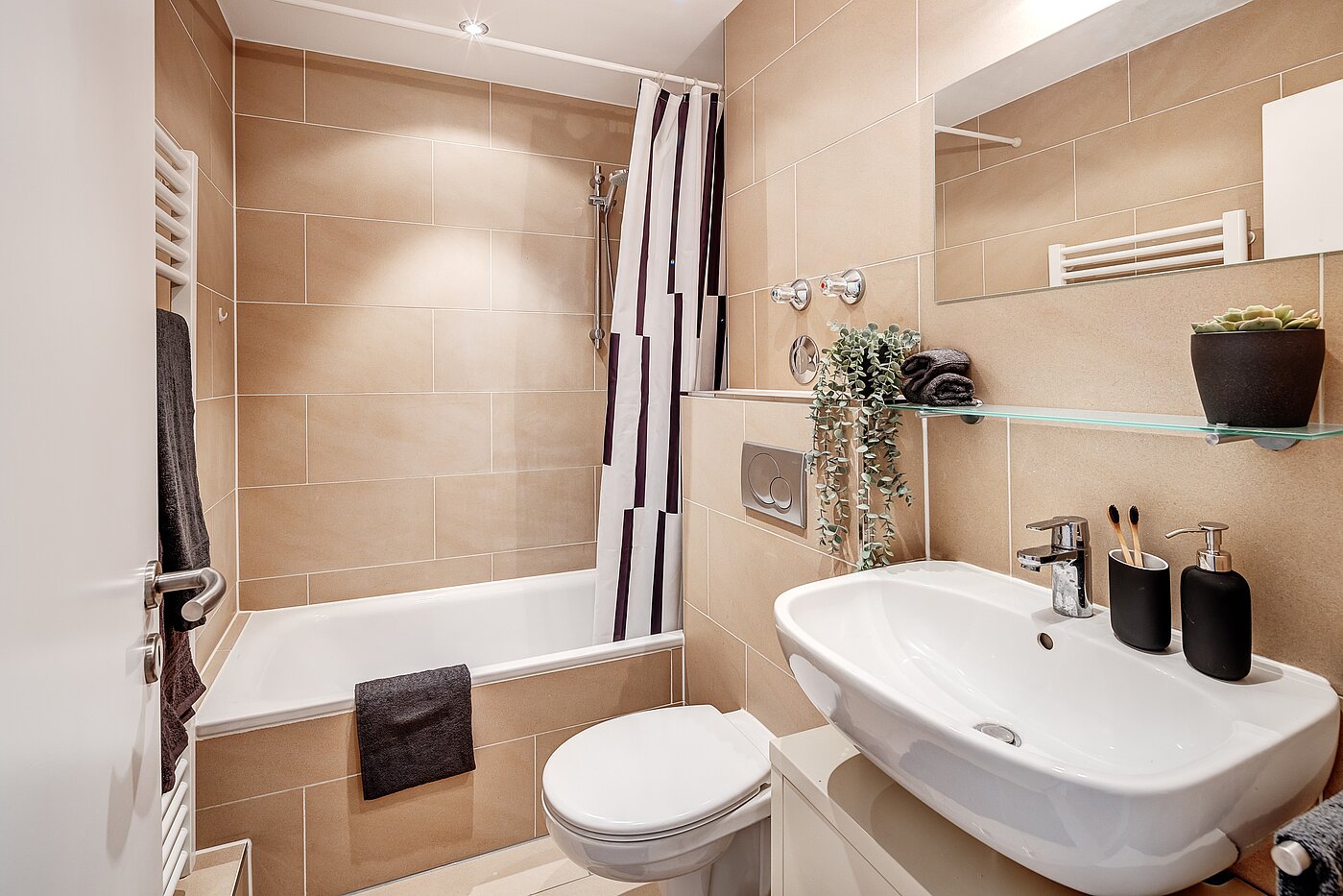 Apartamento de 1 habitación | München-Milbertshofen | 2112ML4 | Geschmackvolles Bad