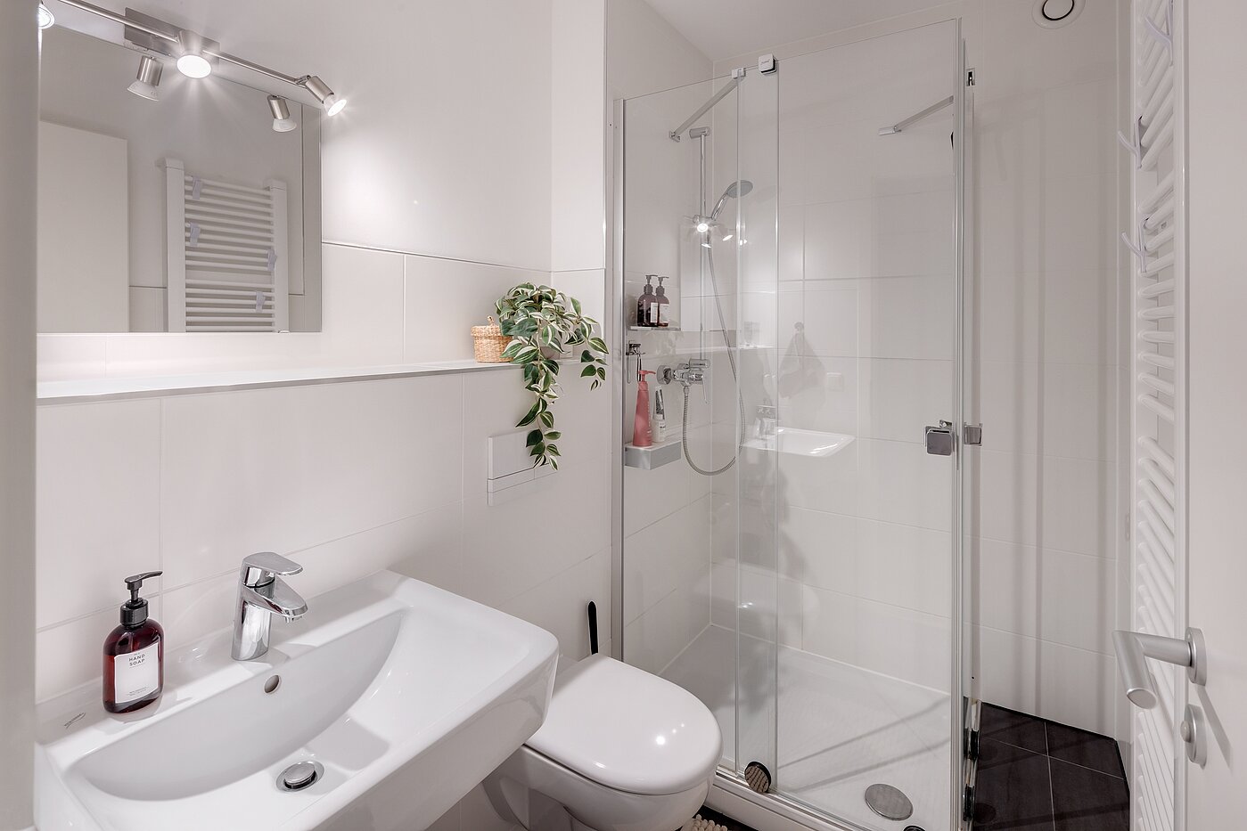 Apartamento de 3 habitaciones | München-Ludwigsvorstadt | 70488 | Duschbad