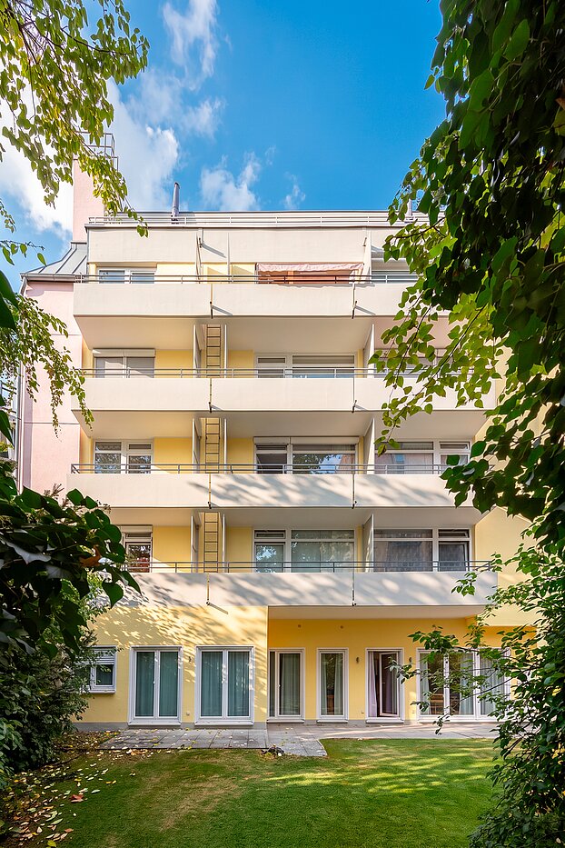 Piso en planta baja de 4 habitaciones | München-Neuhausen | 70471 | Ansicht vom Innenhof aus