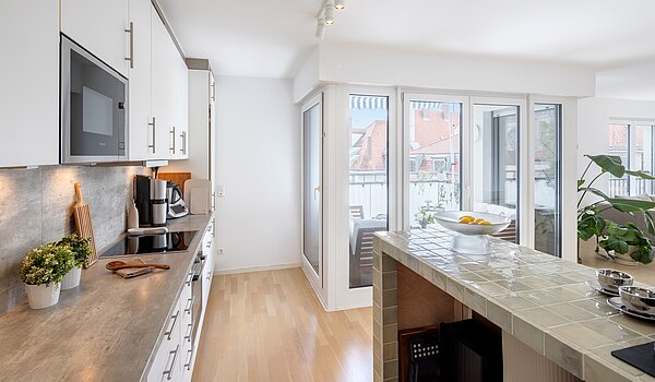 Apartamento de 3 habitaciones | München-Ludwigsvorstadt | 70488 | ...und Theke, sowie...