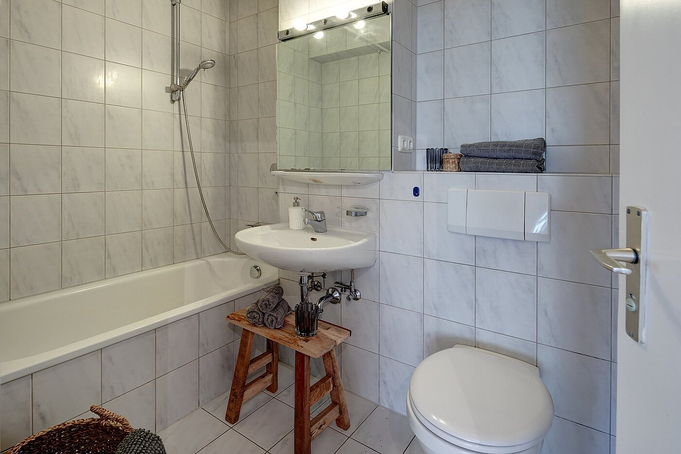 Apartamento de 2 habitaciones | München-Sendling | 1810ML5 | Bad mit Badewanne