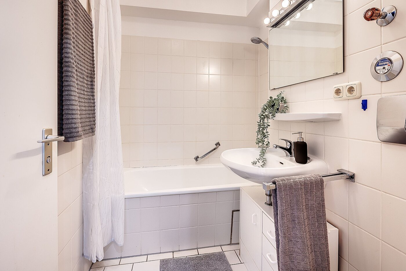 Apartamento de 1 habitación | München-Perlach | 2102ML1 | Bad mit Badewanne