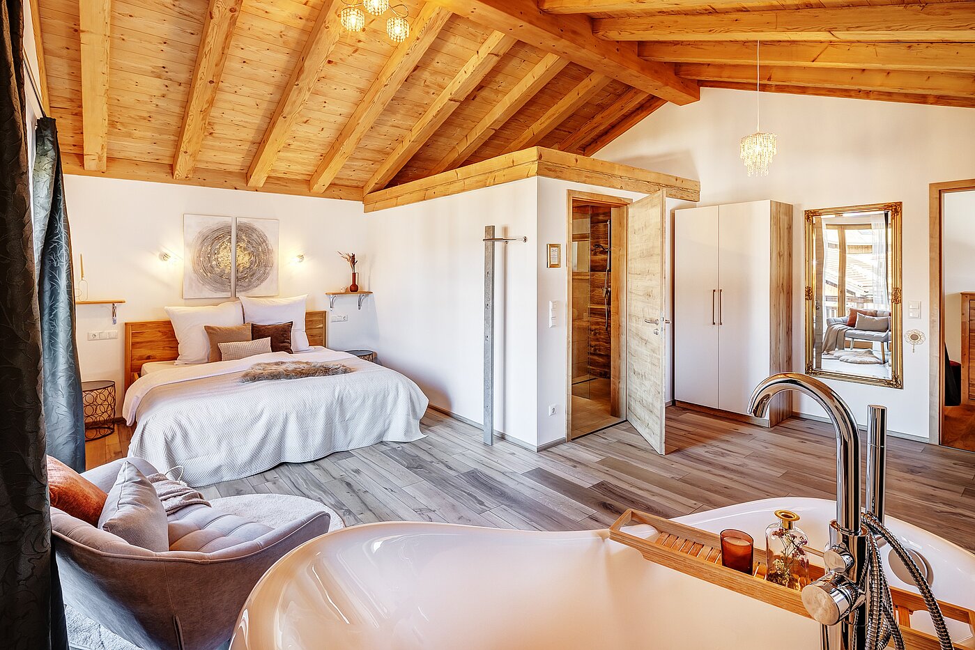 Apartamento de 6 habitaciones | 70095 | ....mit großem Schlafbereich...