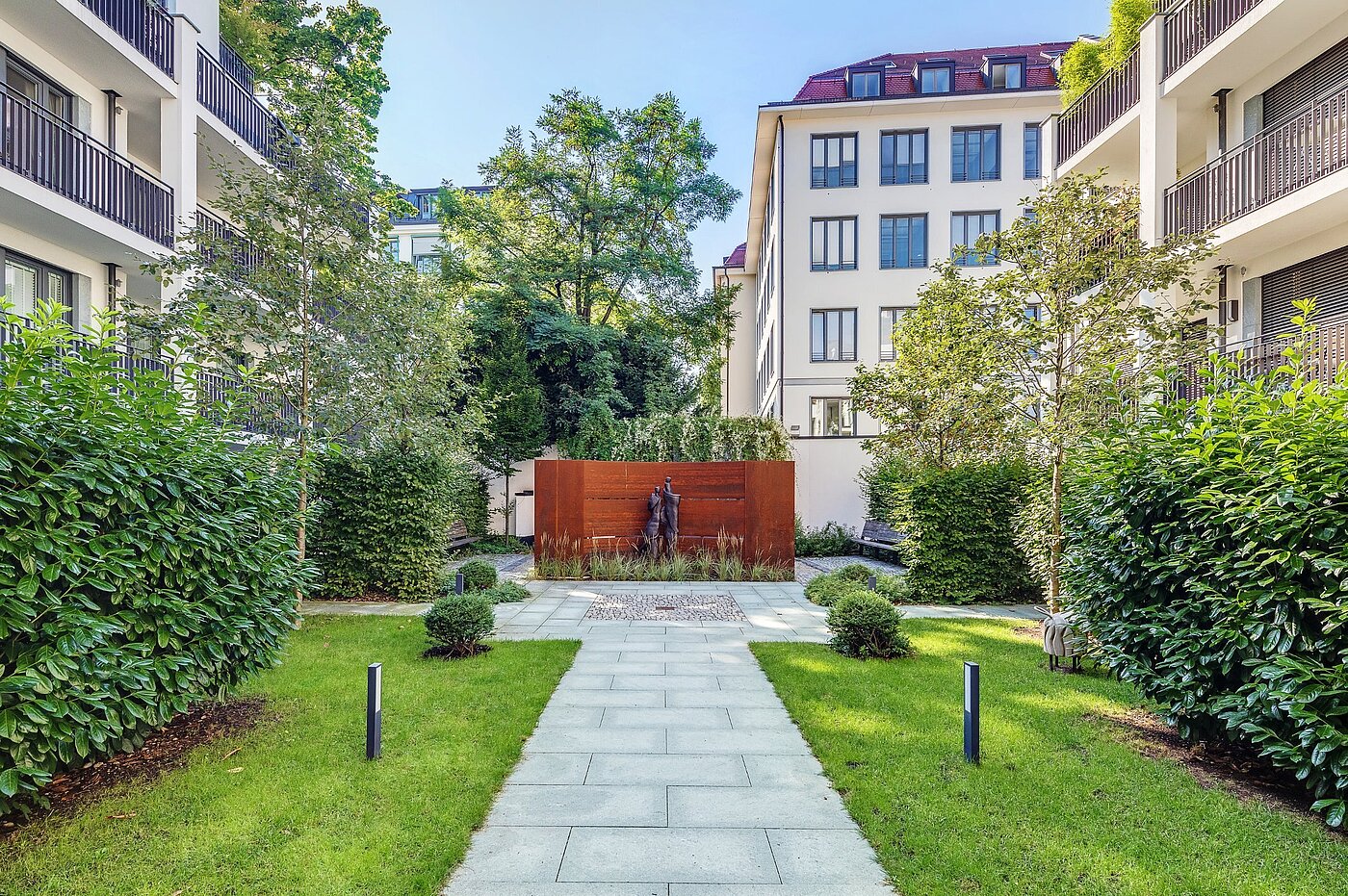 Piso en planta baja de 1 habitación | München-Schwabing | 1908ML2 | Bronzestatue