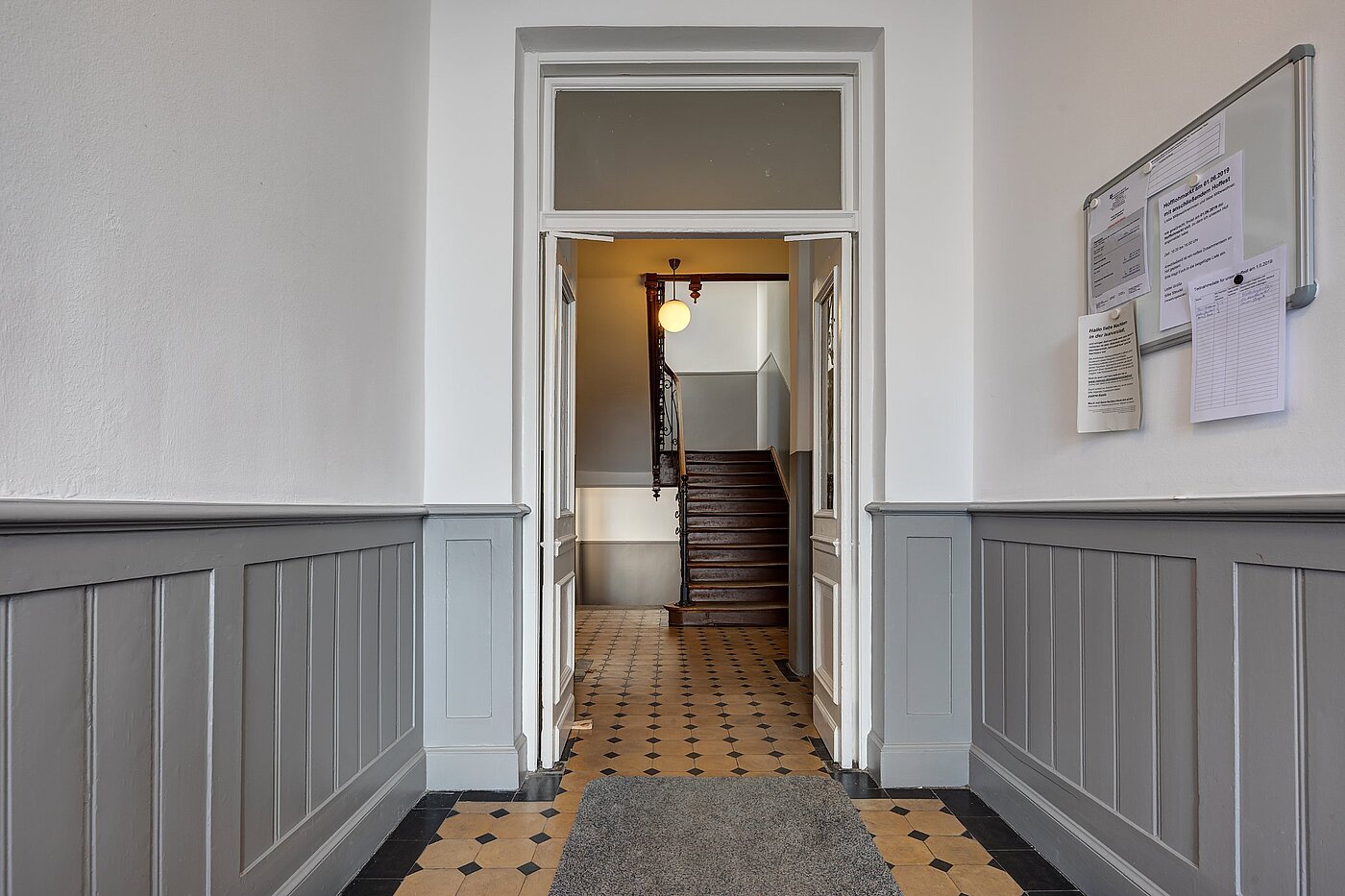 Apartamento de 3 habitaciones | München-Ludwigsvorstadt | 1905ML1 | Stilechtes Treppenhaus