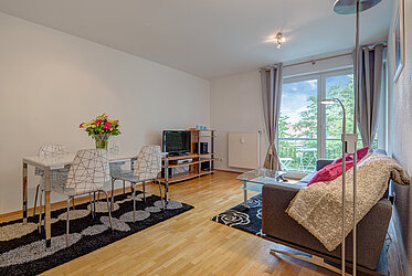 Ramersdorf: Acogedor piso de 2 habitaciones con balcón