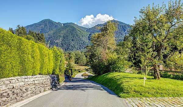 Adosado esquinero de 3 habitaciones | Kreuth | 70037 | Auffahrt zum Grundstück