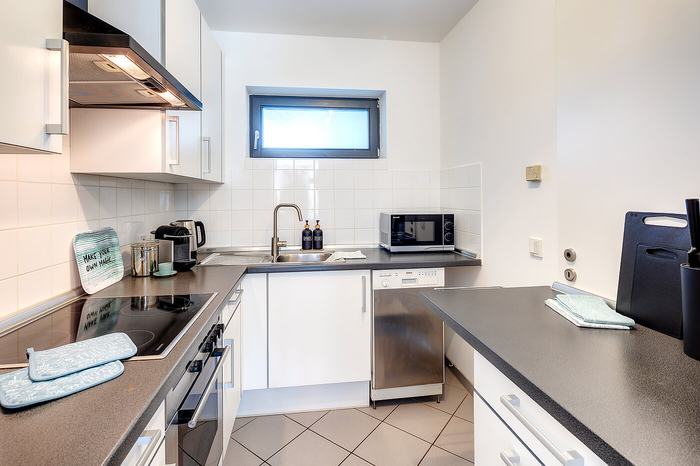 Apartamento de 2 habitaciones | Haar | 70426 | ...Küche mit Einbauten...