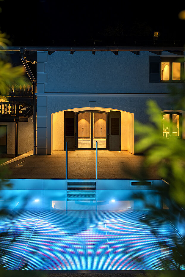 Propiedad especial de 15 habitaciones | Bad Wiessee | 701592 | Beleuchteter Außenpool