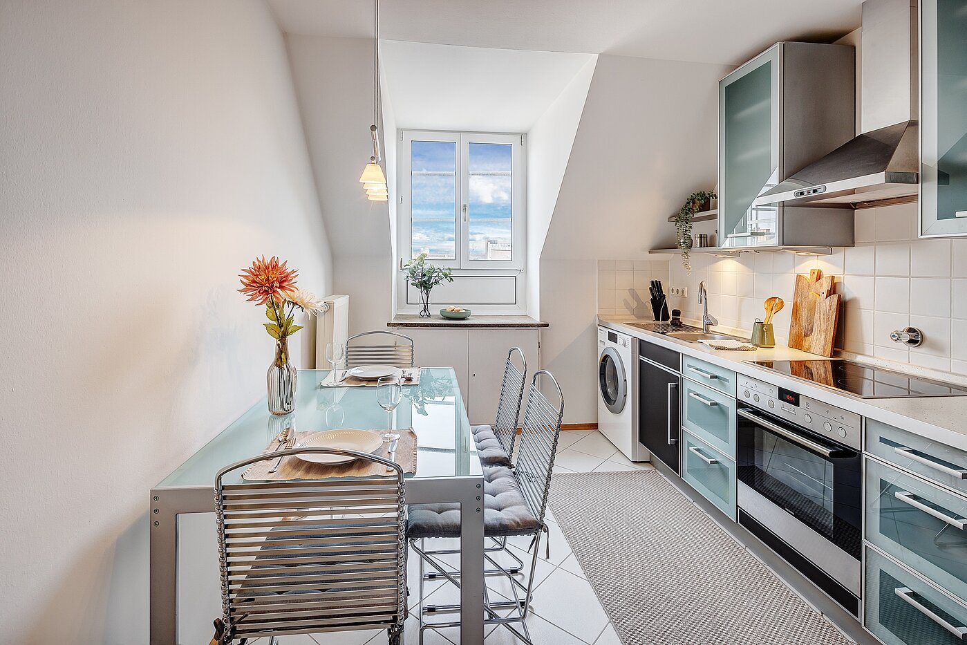 Piso ático de 2 habitaciones | München-Au | 2209ML3 | Große Küche mit Fenster