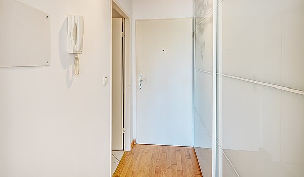 Apartment de 2 habitaciones | München-Feldmoching | 70466 | Flur Richtung Eingang
