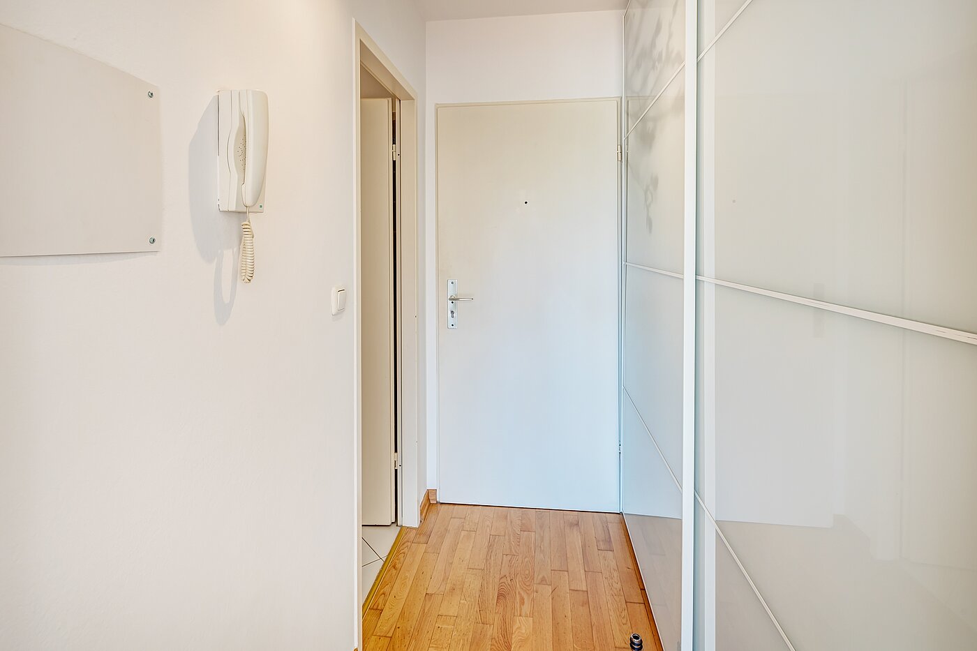 Apartment de 2 habitaciones | München-Feldmoching | 70466 | Flur Richtung Eingang