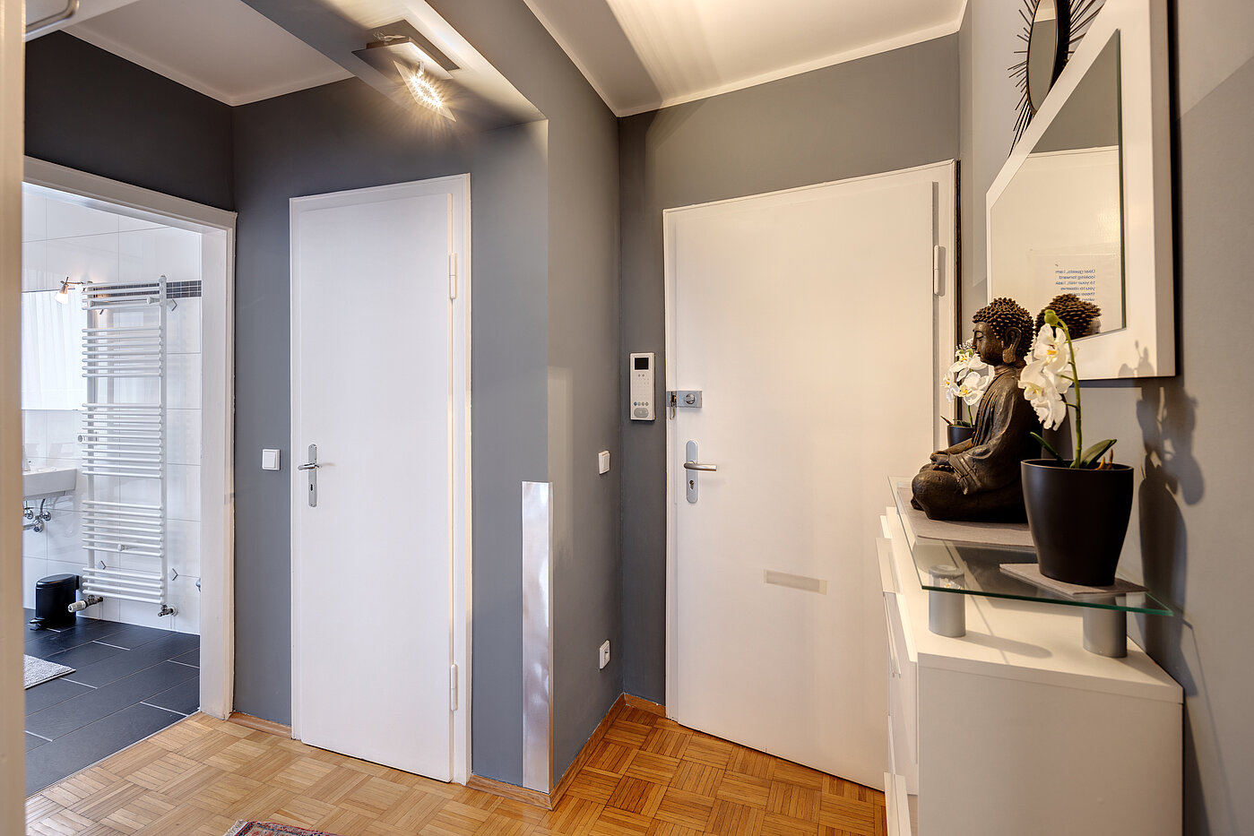 Piso en planta baja de 2 habitaciones | 70219 | Eingangsbereich mit Abstellkammer